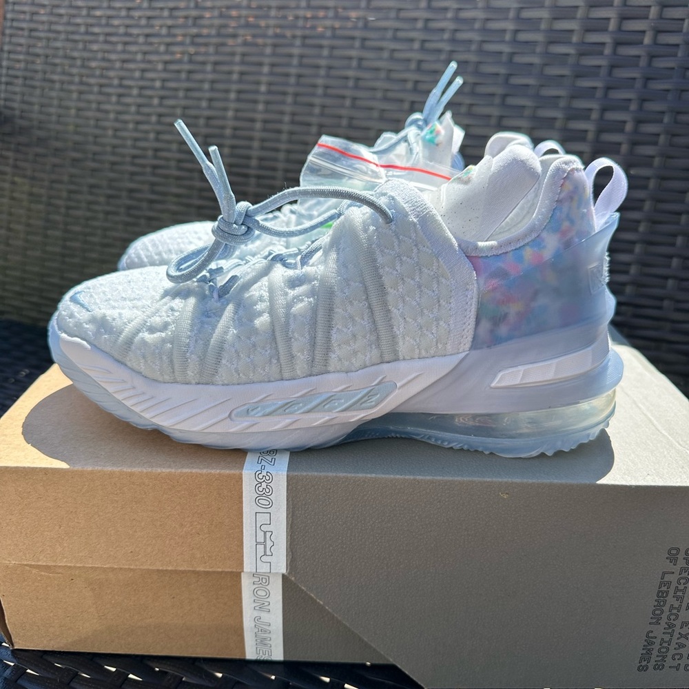 Nike lebron xviii nrg (gs) new in box size 4Y